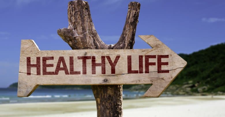 Wooden sign with the text: Healthy Life
